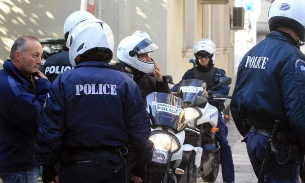 Σοκ στην Γλυφάδα: Χτυπούσε τη γυναίκα του και αυτοκτόνησε μόλις έγινε αντιληπτός από την ΕΛΑΣ